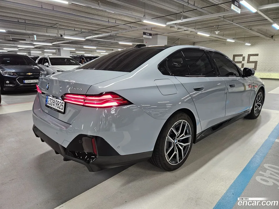 BMW 5 Series 520i M 2025 — миниатюра 2