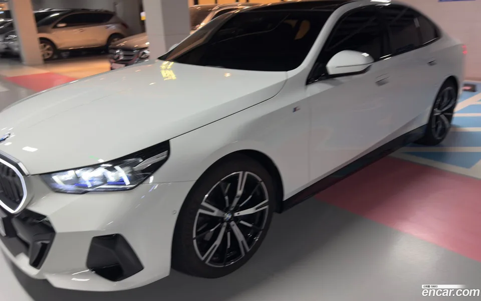 BMW 5 Series 530i xDrive M 2025 — миниатюра 3