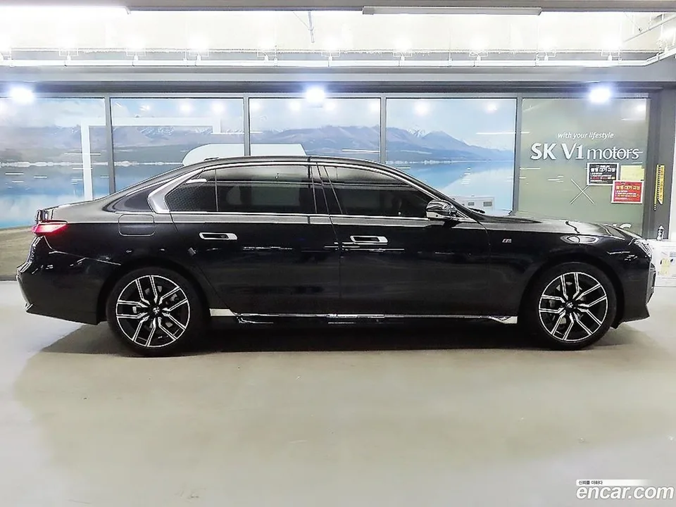 BMW 7 Series 740d xDrive M 2023 — миниатюра 3