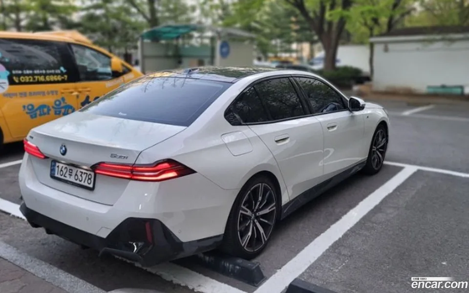 BMW 5 Series 530i xDrive M 2024 — миниатюра 4