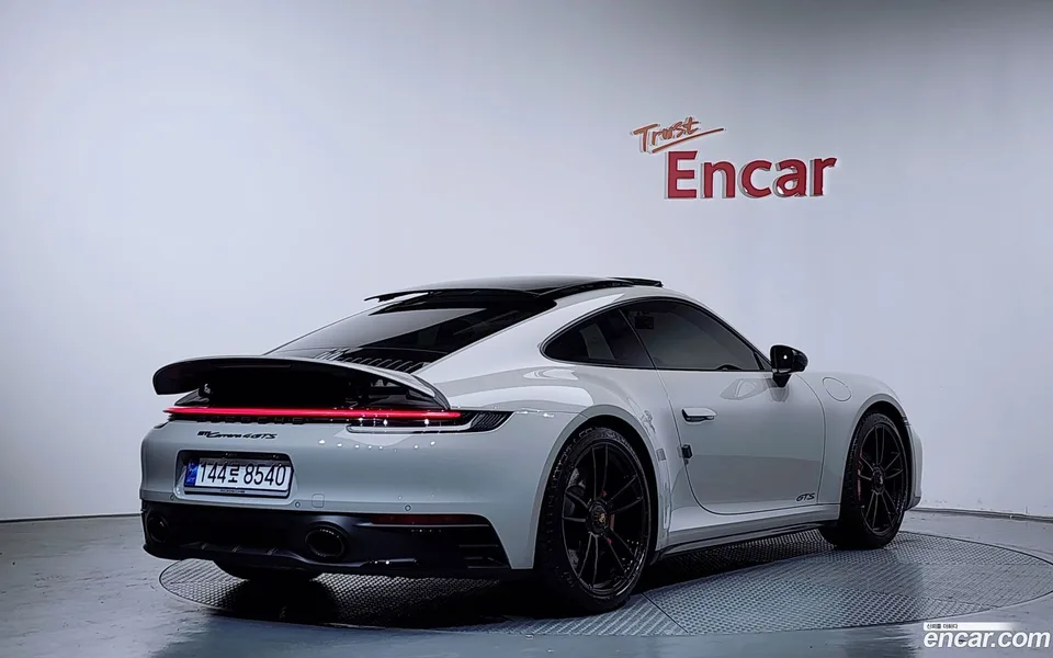 Porsche 911 (992) 4 GTS 2022 — миниатюра 2