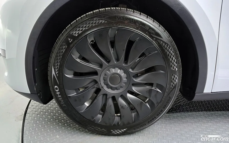 Tesla Model Y RWD 2024 — миниатюра 5