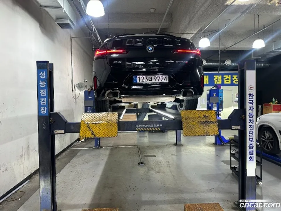 BMW X4 xDrive20i M 2022 — миниатюра 2
