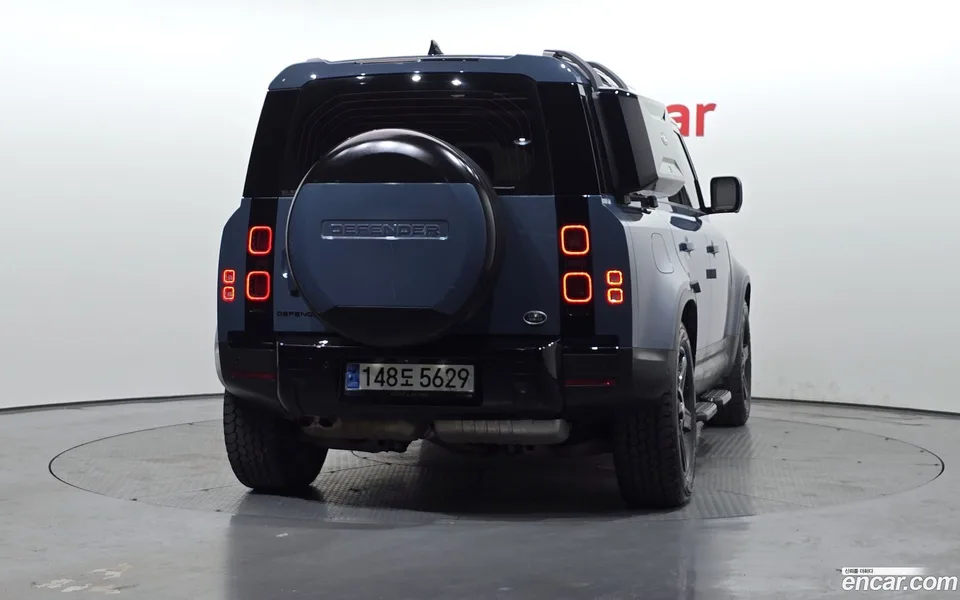 Land Rover Defender 110 D250 SE 2023 — миниатюра 4