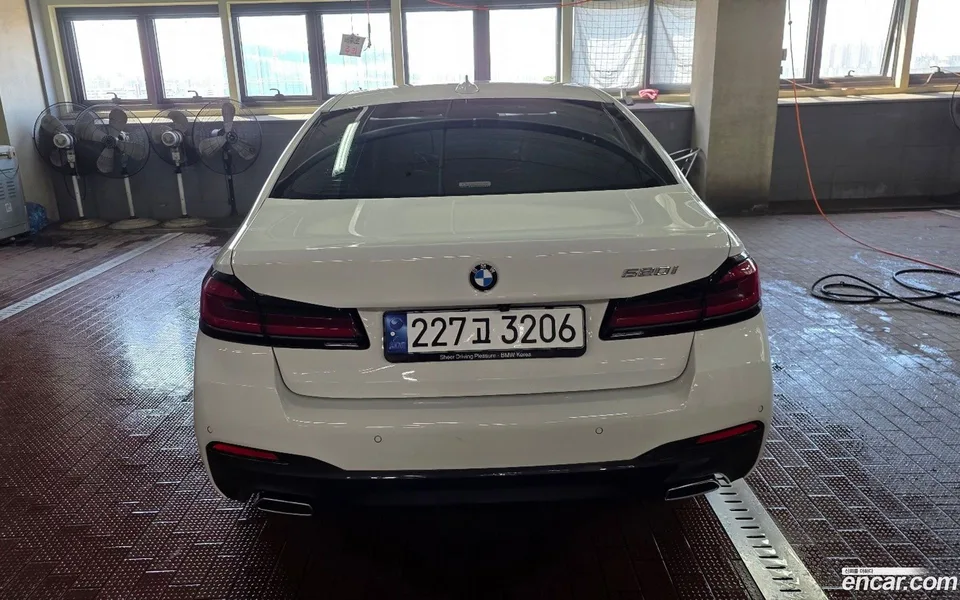 BMW 5 Series 520i M 2023 — миниатюра 4