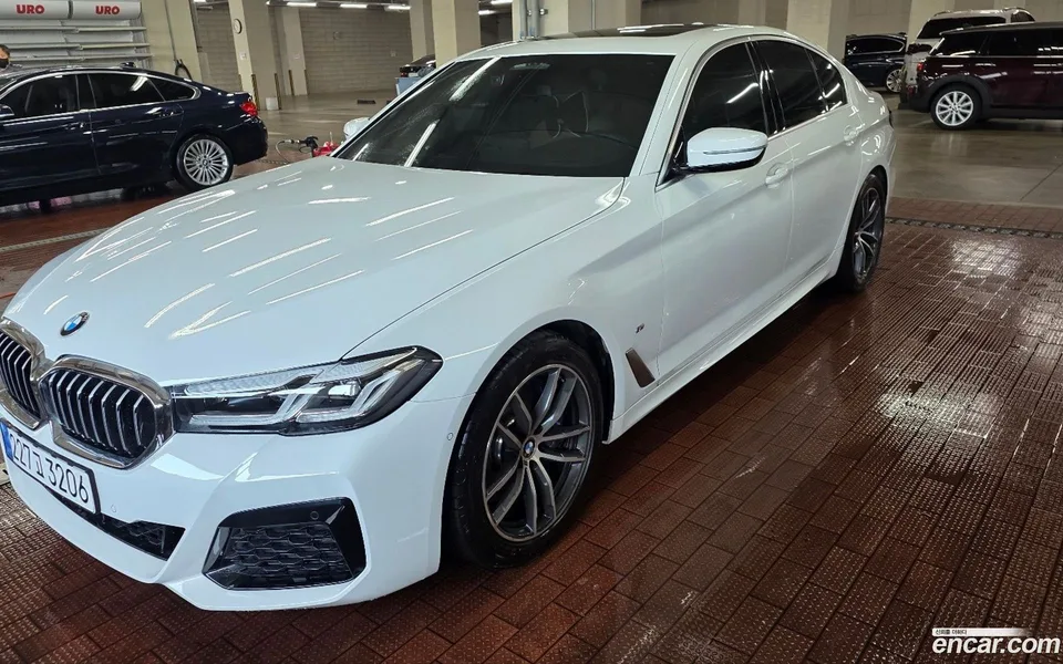 BMW 5 Series 520i M 2023 — фото 1, купить с доставкой в Москву
