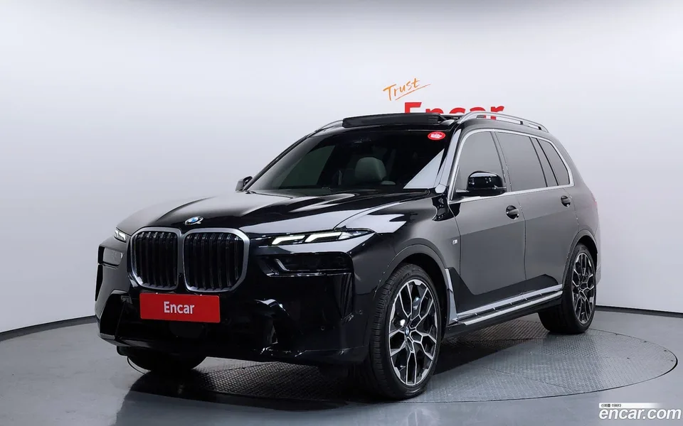 BMW X7 xDrive 40i M 7 2023 — фото 1, купить с доставкой в Москву
