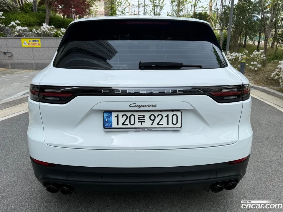 Porsche Cayenne 3.0 2023 — миниатюра 2