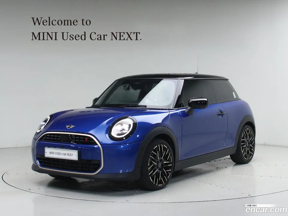 MINI Cooper S 2025 — фото 1, купить с доставкой в Москву