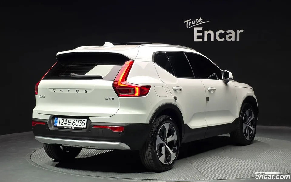 Volvo XC40 B4 2025 — миниатюра 2