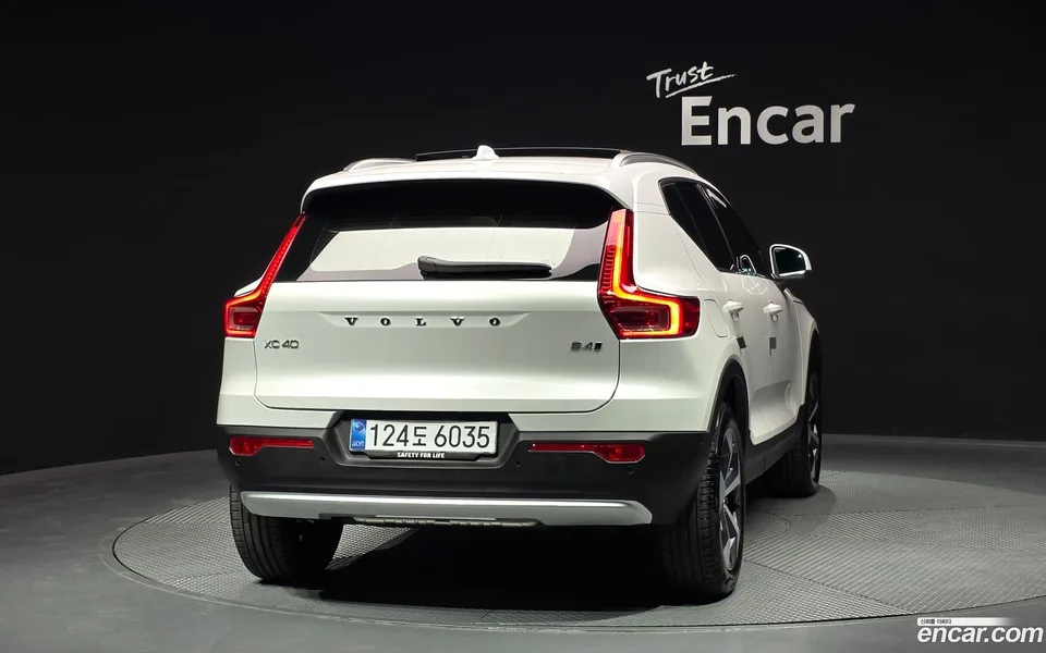 Volvo XC40 B4 2025 — миниатюра 4