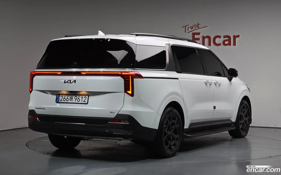 Kia Carnival HEV 9 X Line 2025 — миниатюра 2