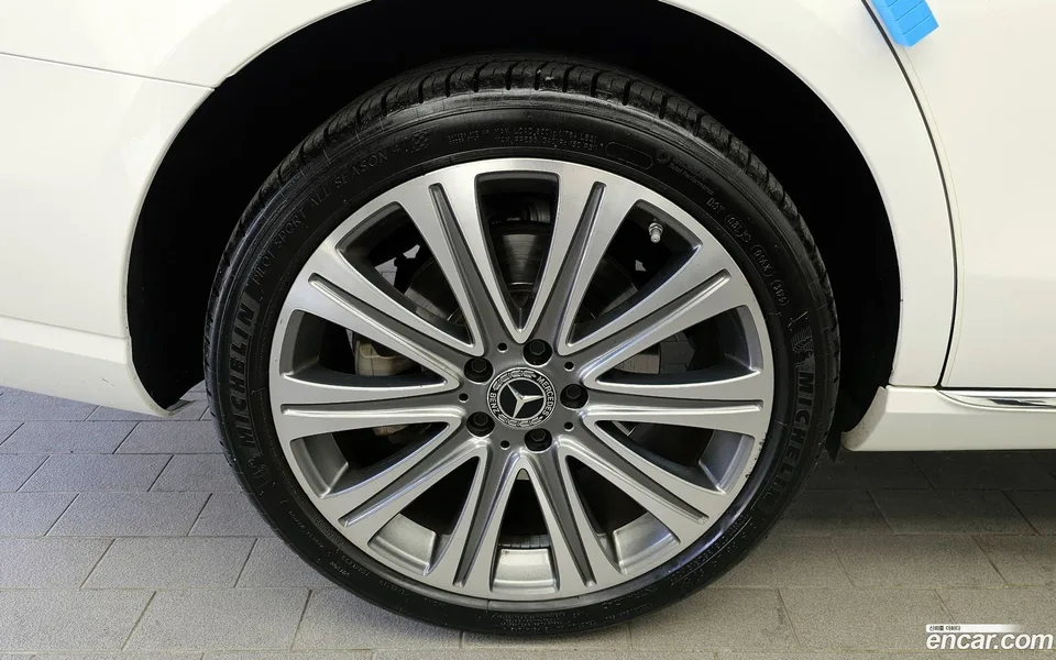 Mercedes-Benz E-Class E350 4MATIC 2022 — миниатюра 2
