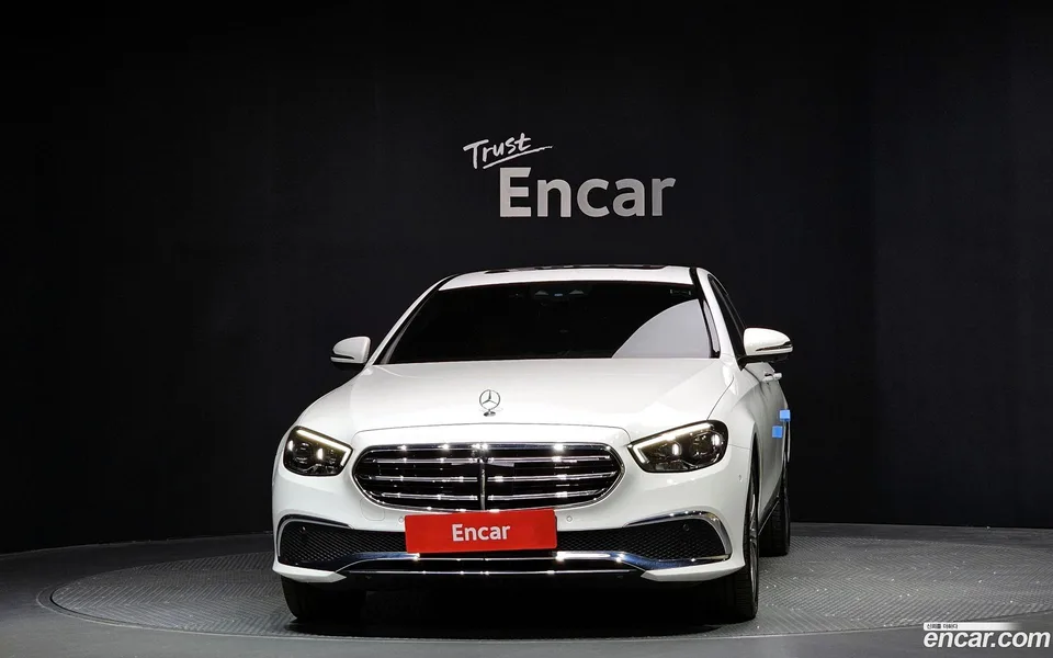 Mercedes-Benz E-Class E350 4MATIC 2022 — миниатюра 3