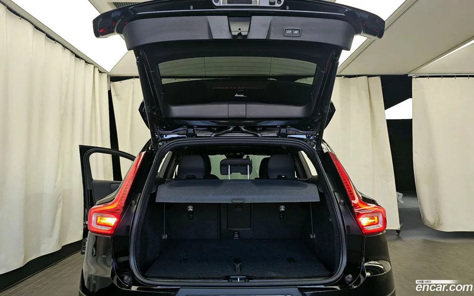 Volvo XC40 B4 2025 — миниатюра 2