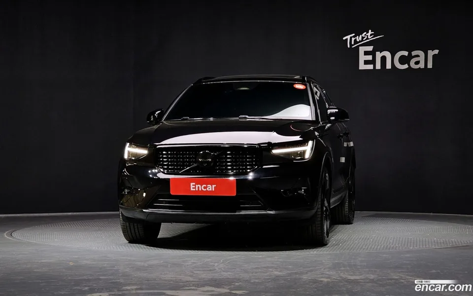Volvo XC40 B4 2025 — миниатюра 3