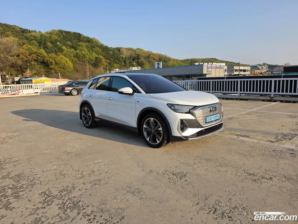 Audi Q4 e-tron 40 2023 — миниатюра 3