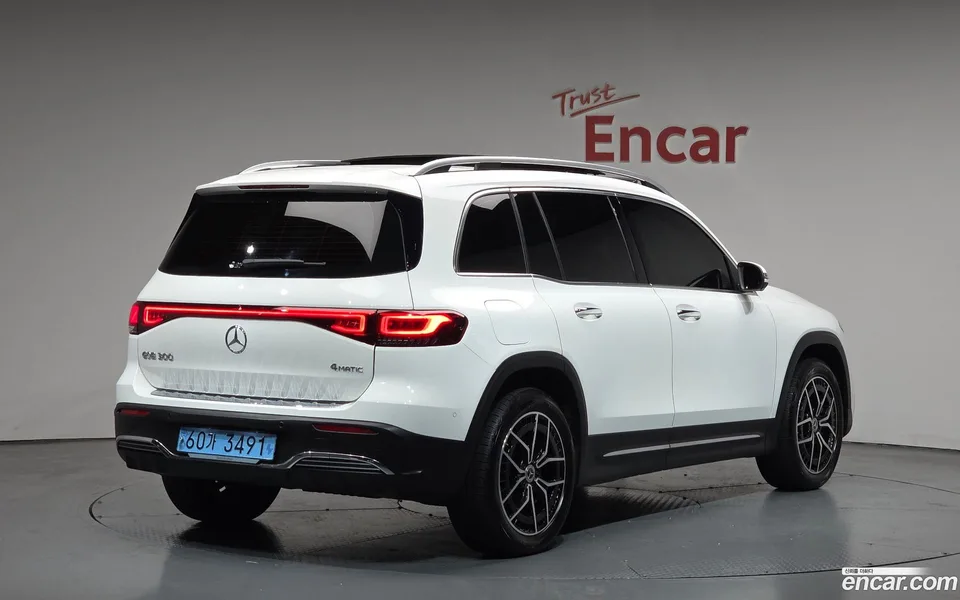 Mercedes-Benz EQB EQB300 4MATIC AMG 2023 — миниатюра 2