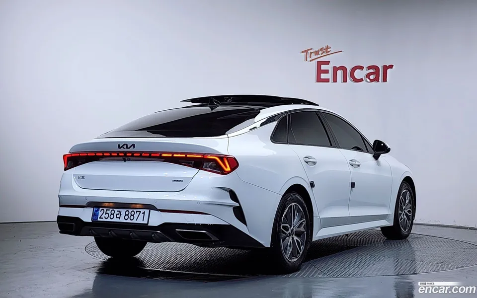 Kia K5 Hybrid 2023 — миниатюра 2