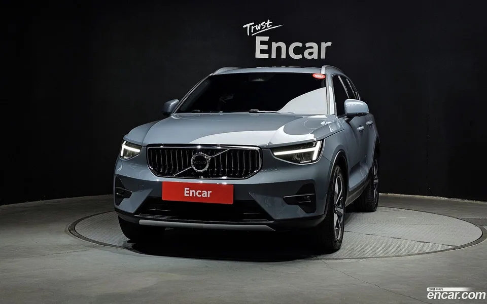 Volvo XC40 B4 2023 — миниатюра 3