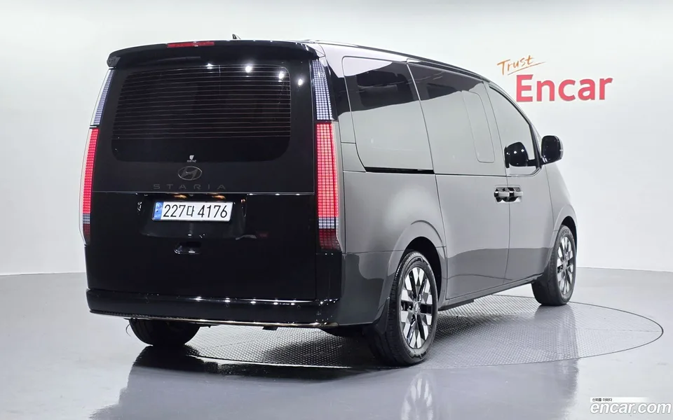 Hyundai Staria HEV 1.6 7 2024 — миниатюра 2