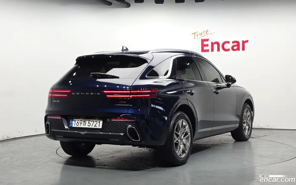 Genesis GV70 2.5T AWD 2022 — миниатюра 2