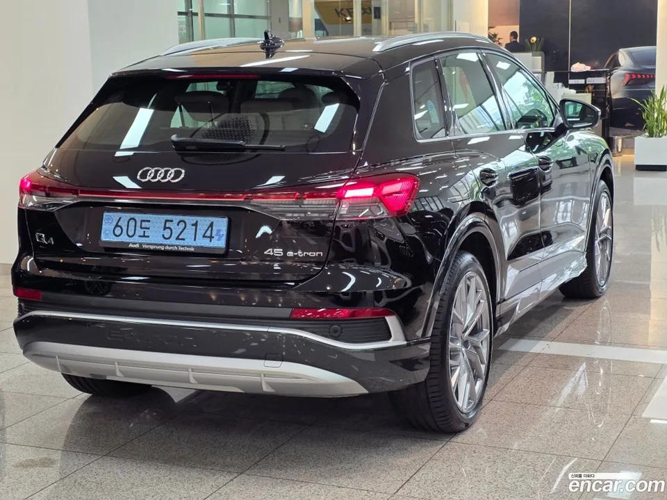 Audi Q4 e-tron 45 2025 — миниатюра 2