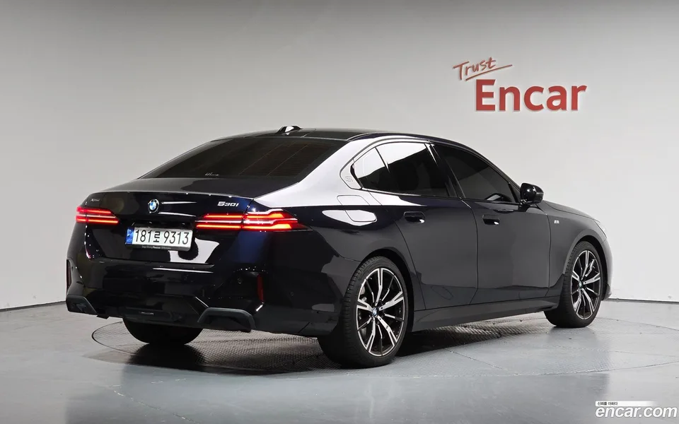 BMW 5 Series 530i xDrive M 2023 — миниатюра 2