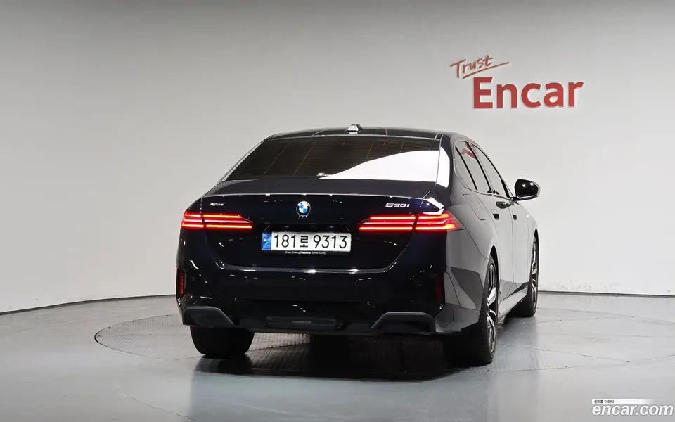 BMW 5 Series 530i xDrive M 2023 — миниатюра 4