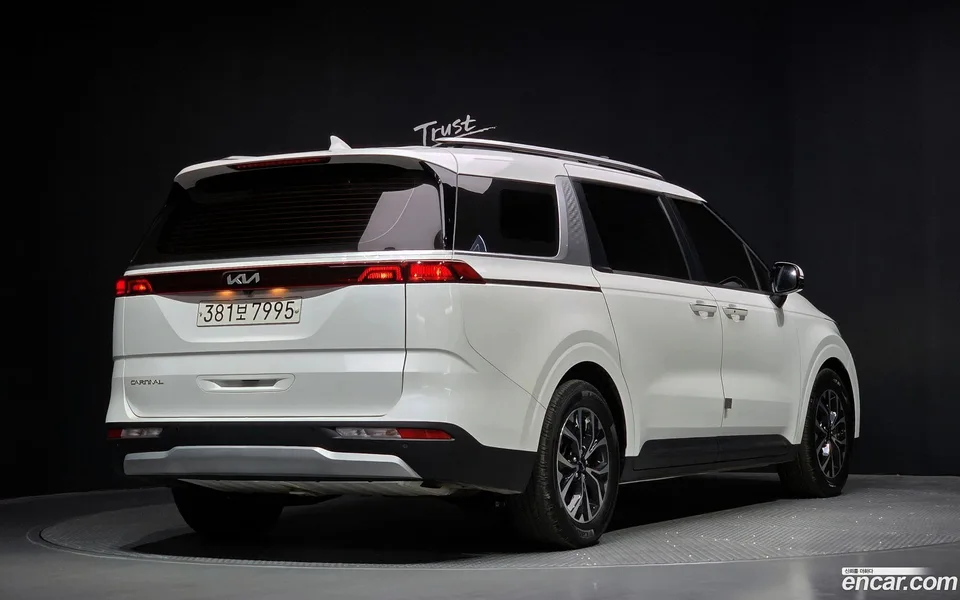 Kia Carnival 9 2023 — миниатюра 2