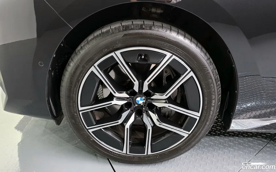 BMW 7 Series 740i xDrive M 2025 — миниатюра 5