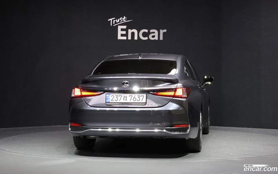 Lexus ES 300h 2024 — миниатюра 4