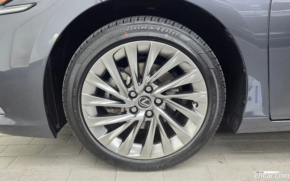 Lexus ES 300h 2024 — миниатюра 5