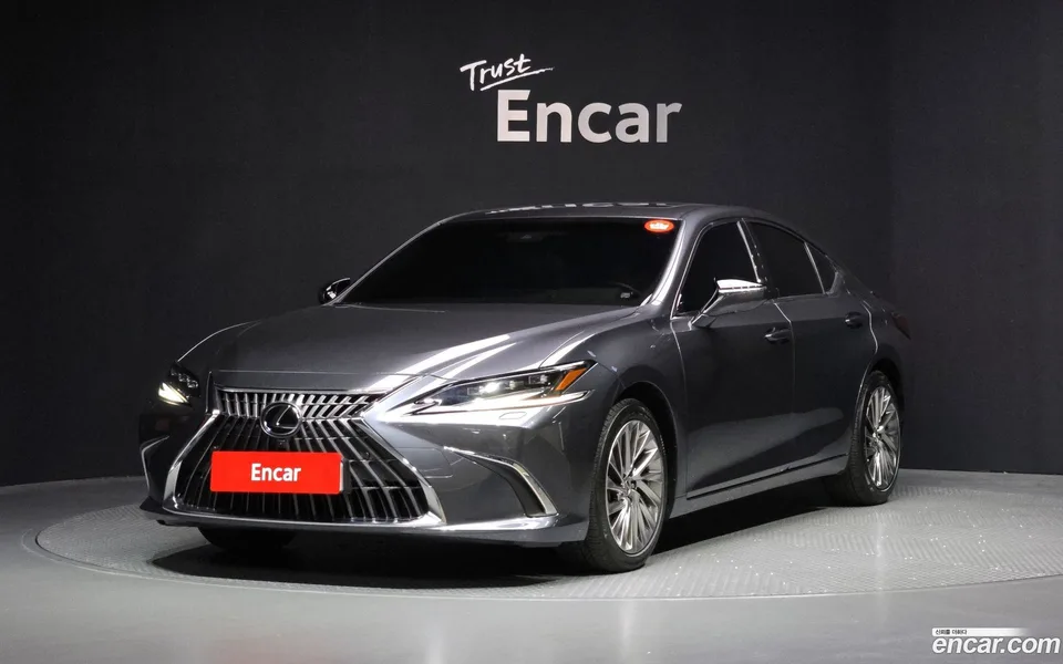 Lexus ES 300h 2024 — фото 1, купить с доставкой в Москву