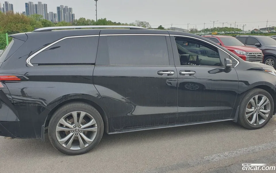 Toyota Sienna 2.5 2WD 2025 — миниатюра 2