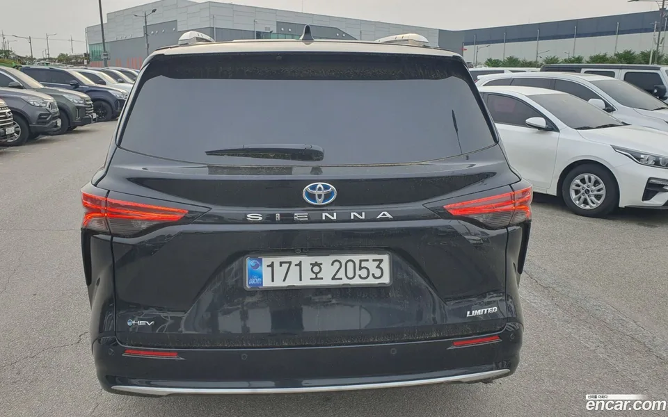 Toyota Sienna 2.5 2WD 2025 — миниатюра 3