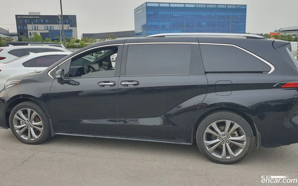Toyota Sienna 2.5 2WD 2025 — миниатюра 4