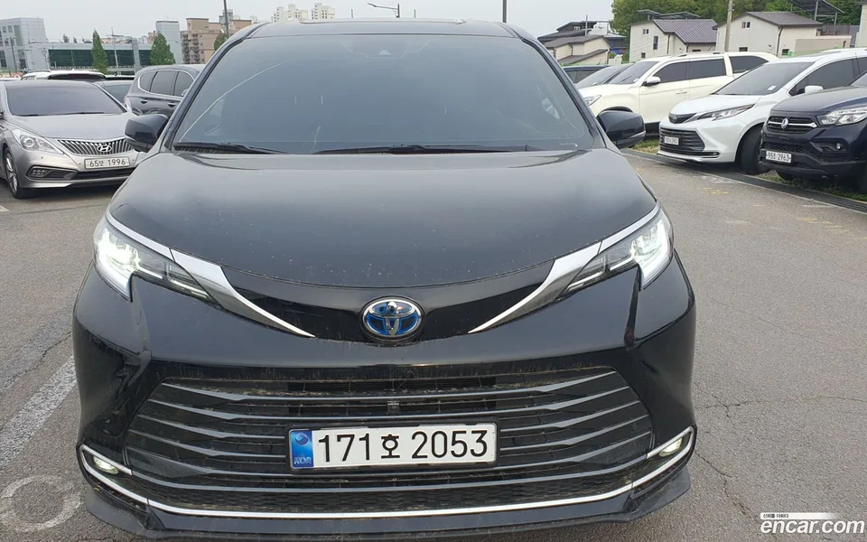 Toyota Sienna 2.5 2WD 2025 — фото 1, купить с доставкой в Москву