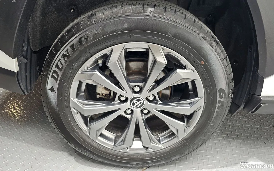 Toyota RAV4 2.5 4WD LTD 2024 — миниатюра 5