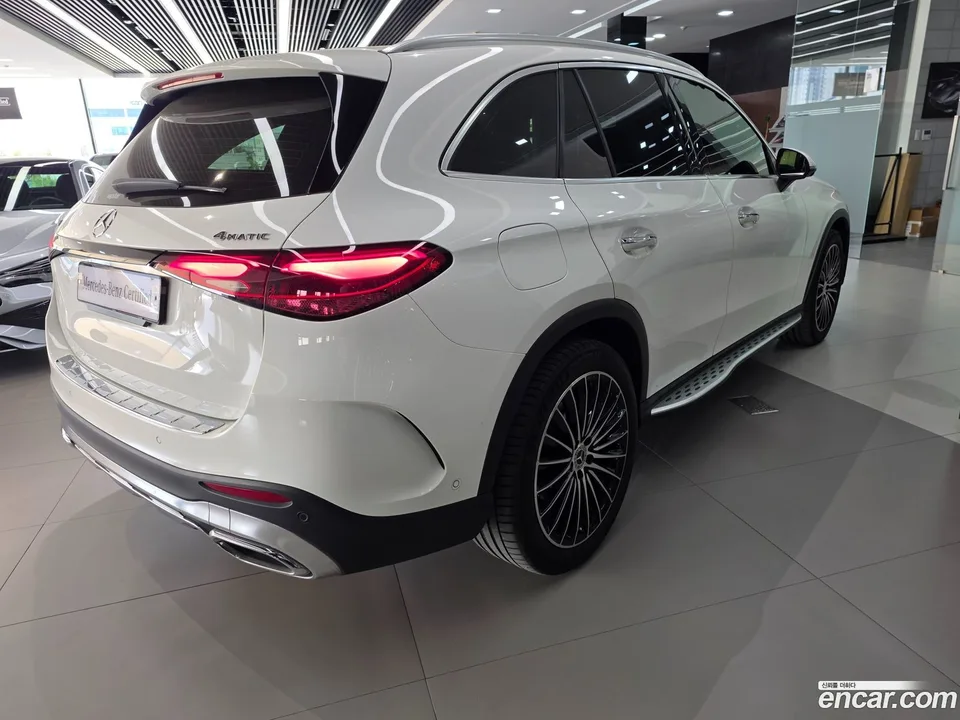 Mercedes-Benz GLC-Class GLC300 4MATIC AMG Line 2023 — миниатюра 2
