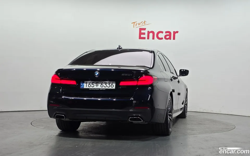 BMW 5 Series 520i M 2023 — миниатюра 4