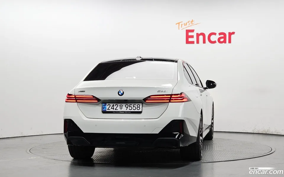 BMW 5 Series 530i xDrive M 2024 — миниатюра 3
