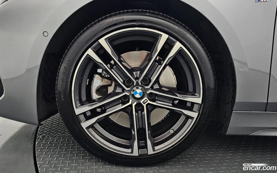 BMW 1 Series 120i M 2023 — миниатюра 5