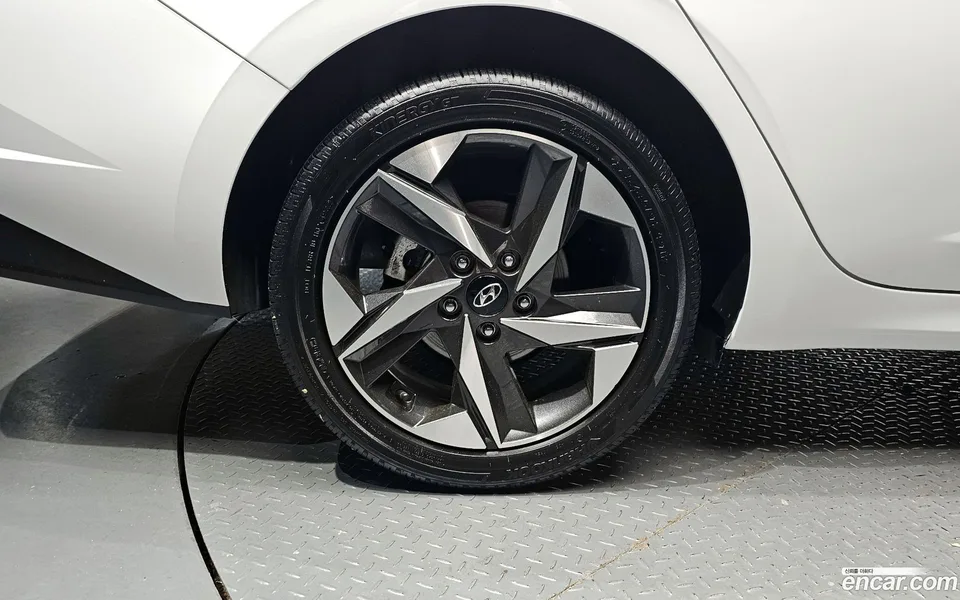 Hyundai Avante 1.6 2023 — миниатюра 2