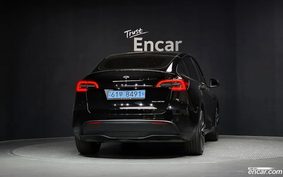 Tesla Model Y AWD 2024 — миниатюра 4