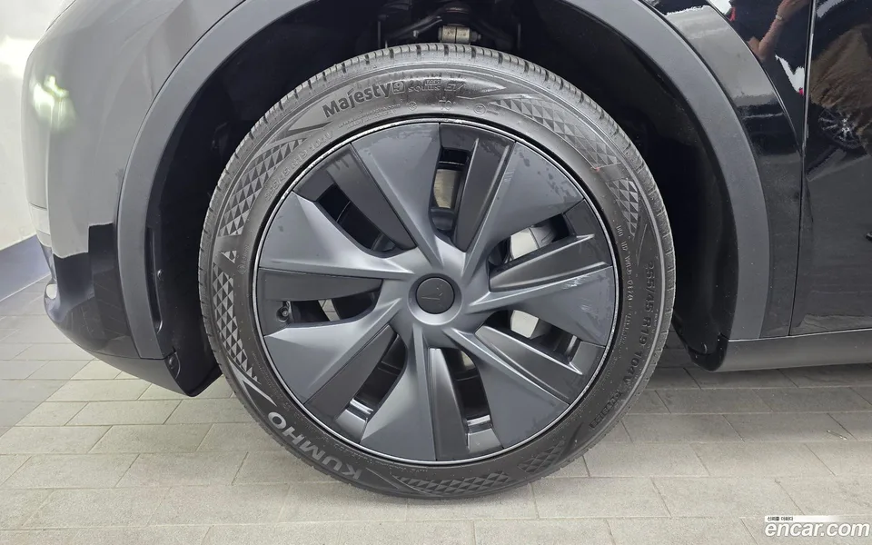 Tesla Model Y AWD 2024 — миниатюра 5
