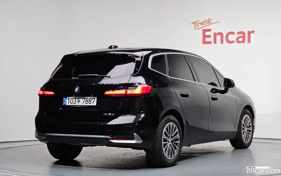 BMW 2 Series Active Tourer 218d 2023 — миниатюра 2