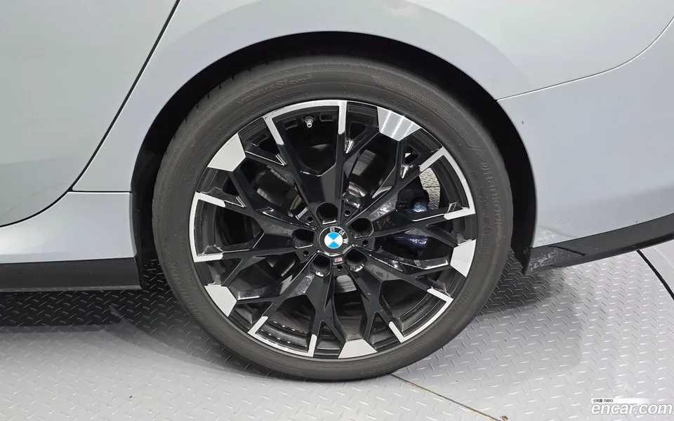 BMW 2 Series Gran Coupe M235 xDrive 2025 — миниатюра 5