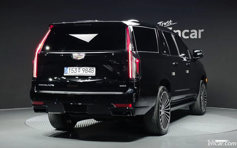 Cadillac Escalade 6.2 ESV 2023 — миниатюра 2