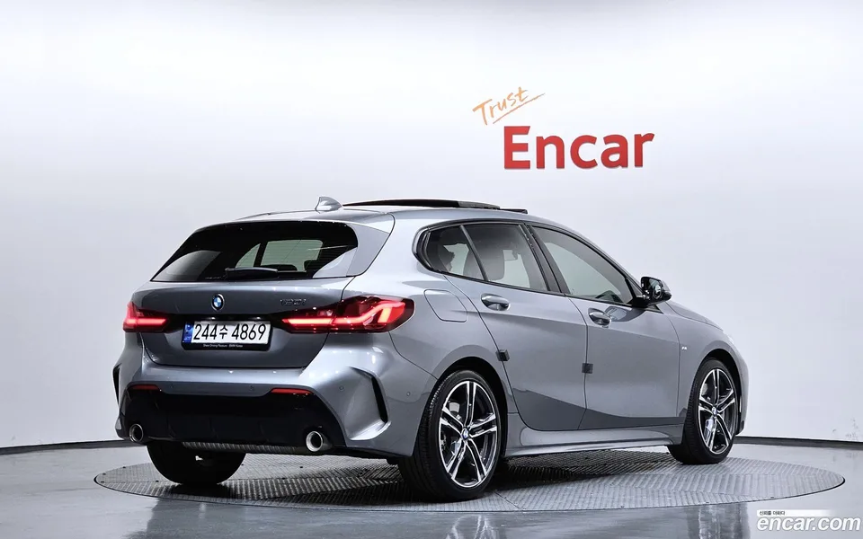 BMW 1 Series 120i M 2023 — миниатюра 2